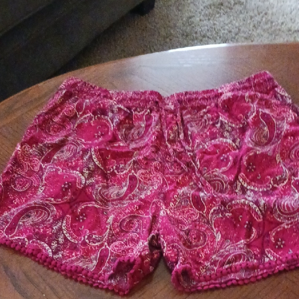 STYLUS Women's High Waist Paisley Shorts - Red